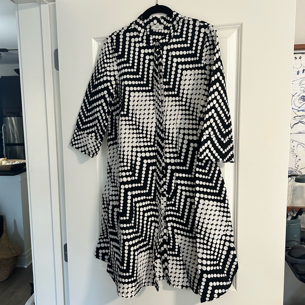 Zuri Dress. Dramatic black and white Size S=US 8-10 100% cotton w/ real POCKETS
